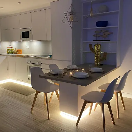 아파트 Modern New Apartment, Perfect For Golf And Digital Nomads , Sea View And Parking *